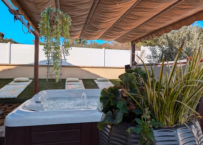 Campagne Et Jacuzzi ... C'Est Cosy Le Bumble Bee !